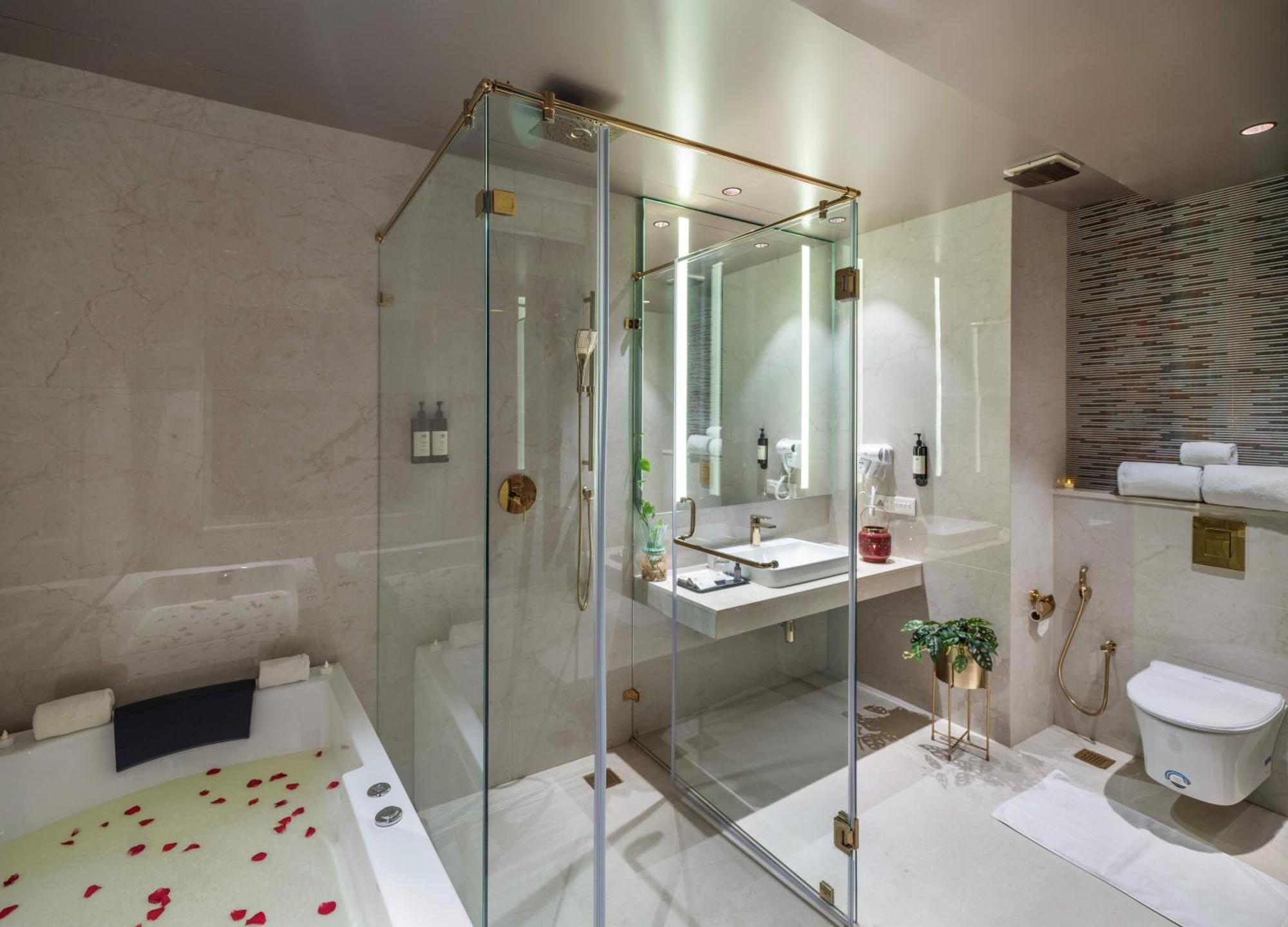 Uday Suites - The Airport Hotel Thiruvananthapuram Eksteriør bilde