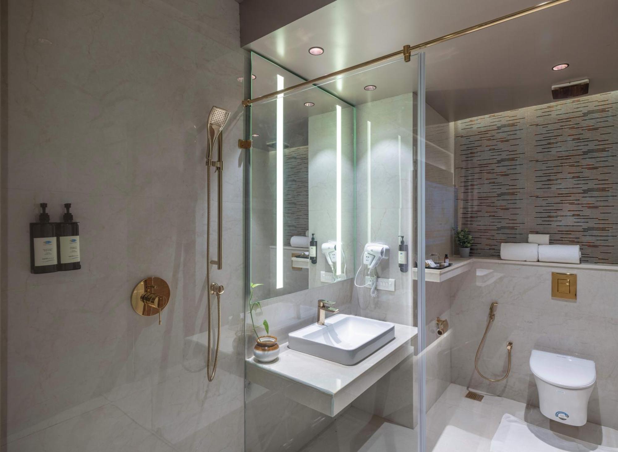 Uday Suites - The Airport Hotel Thiruvananthapuram Eksteriør bilde